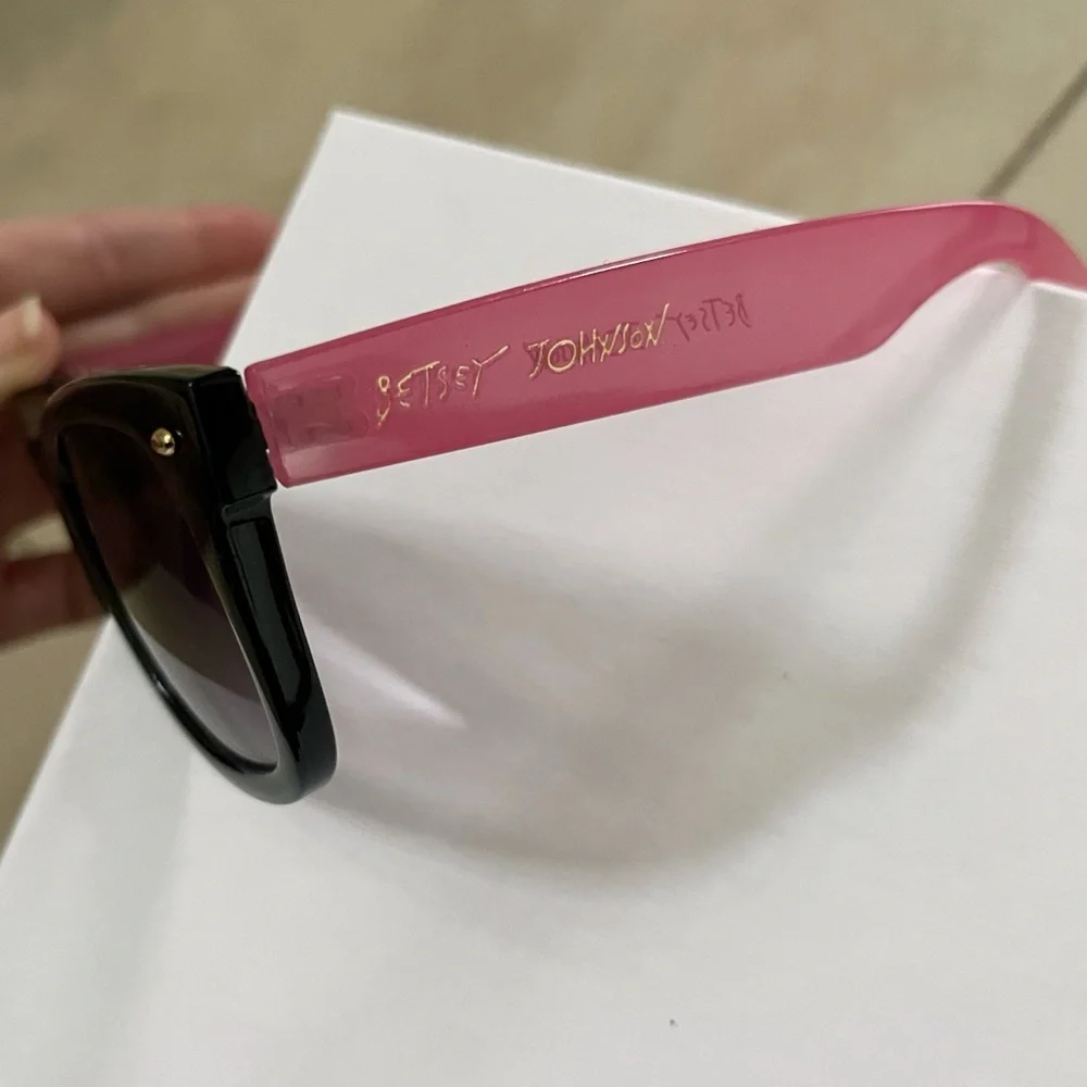 2 Pairs - Betsey Johnson Wayfarer Style Sunglasses |GUC | Pink/Black, Brown